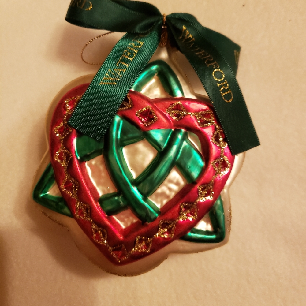 Waterford Holiday Heirloom 2000 "Celtic Knot Heart" Ornament with Box and Tags.